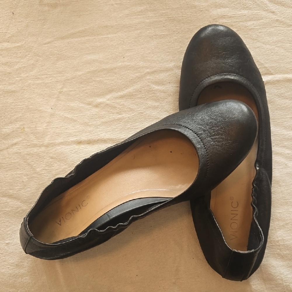 Vionic Women's Black Ballet Flats